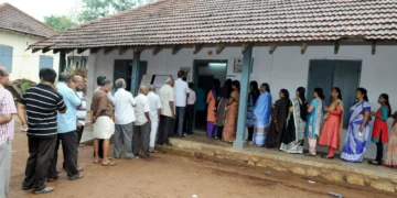 ജനാധിപത്യത്തിന്റെ ഉത്സവത്തിന് തുടക്കം: കേരളവും അസമും പുതുച്ചേരിയും ഇന്ന് പോളിംഗ് ബൂത്തിലേക്ക്; വോട്ടെടുപ്പ് പുരോഗമിക്കുന്നു