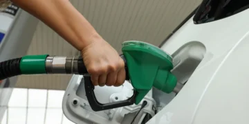 Gas prices drop in Canada